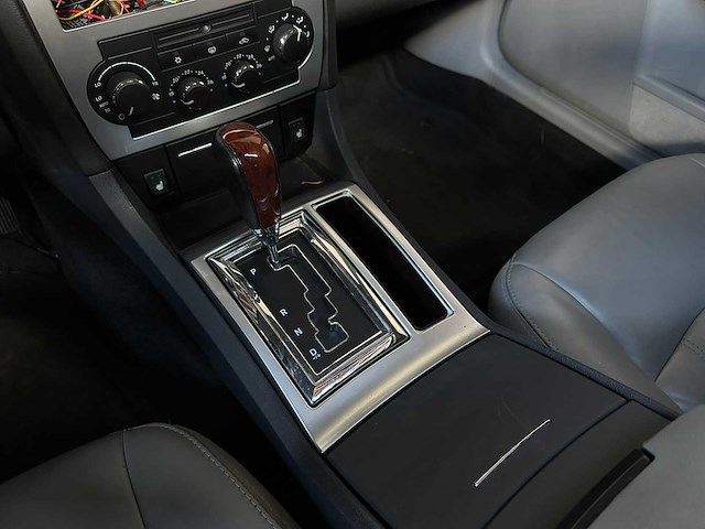 Chrysler 300c hemi 5.7 v8 340pk 2005 -youngtimer- - afbeelding 17 van  40