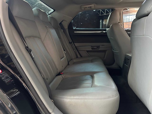 Chrysler 300c hemi 5.7 v8 340pk 2005 -youngtimer- - afbeelding 28 van  40