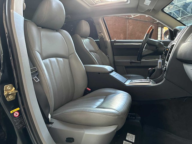 Chrysler 300c hemi 5.7 v8 340pk 2005 -youngtimer- - afbeelding 30 van  40