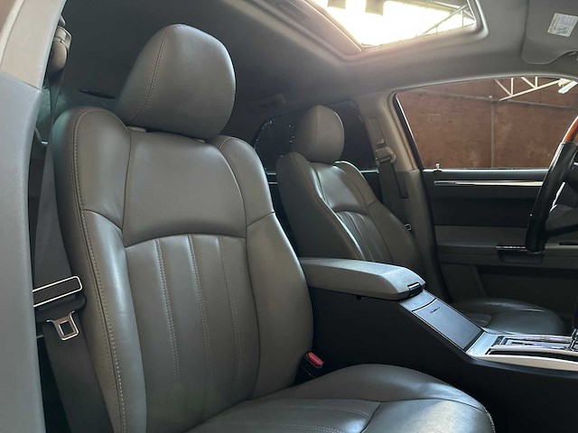 Chrysler 300c hemi 5.7 v8 340pk 2005 -youngtimer- - afbeelding 31 van  40