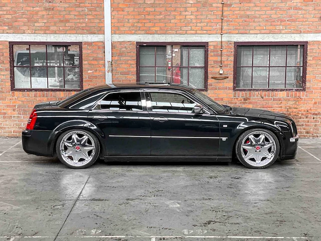 Chrysler 300c hemi 5.7 v8 340pk 2005 youngtimer - afbeelding 2 van  39