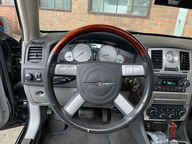 Chrysler 300c hemi 5.7 v8 340pk 2005 youngtimer - afbeelding 10 van  39