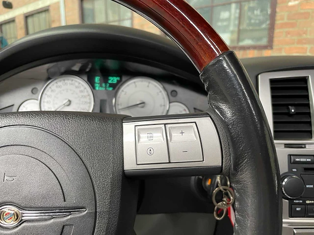 Chrysler 300c hemi 5.7 v8 340pk 2005 youngtimer - afbeelding 15 van  39