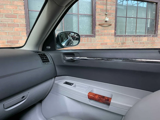 Chrysler 300c hemi 5.7 v8 340pk 2005 youngtimer - afbeelding 20 van  39