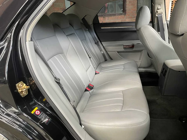 Chrysler 300c hemi 5.7 v8 340pk 2005 youngtimer - afbeelding 30 van  39