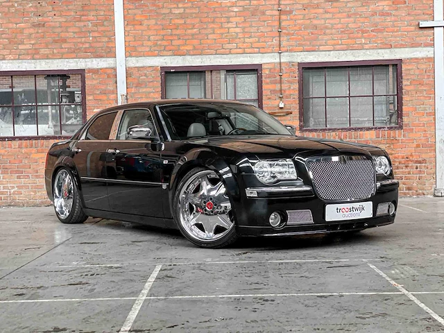 Chrysler 300c hemi 5.7 v8 340pk 2005 youngtimer - afbeelding 37 van  39