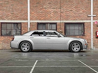Chrysler 300c hemi 5.7 v8 340pk 2005 youngtimer - afbeelding 2 van  44