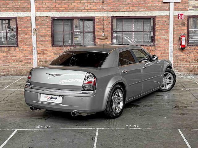 Chrysler 300c hemi 5.7 v8 340pk 2005 youngtimer - afbeelding 4 van  44