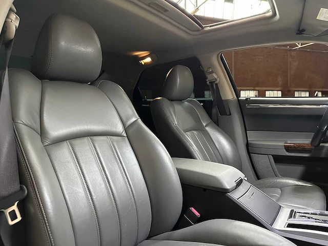 Chrysler 300c hemi 5.7 v8 340pk 2005 youngtimer - afbeelding 36 van  44