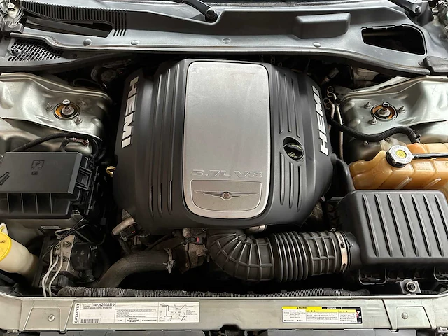 Chrysler 300c hemi 5.7 v8 340pk 2005 youngtimer - afbeelding 37 van  44