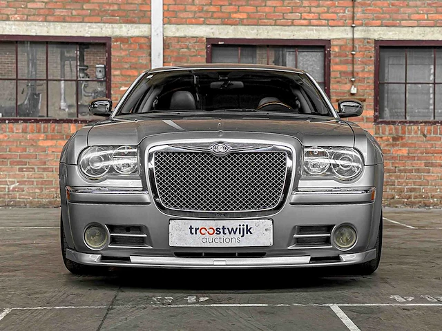 Chrysler 300c hemi 5.7 v8 340pk 2005 youngtimer - afbeelding 41 van  44