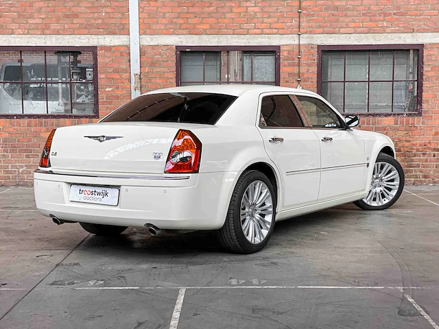 Chrysler 300c hemi 5.7 v8 340pk 2006 youngtimer - afbeelding 2 van  38