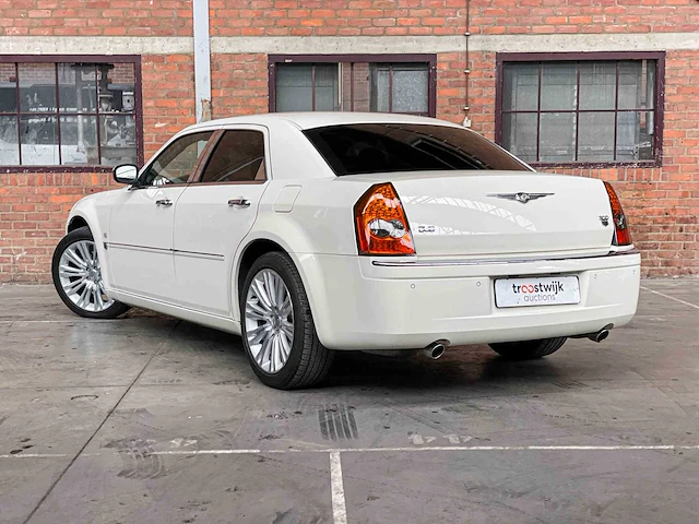 Chrysler 300c hemi 5.7 v8 340pk 2006 youngtimer - afbeelding 6 van  38
