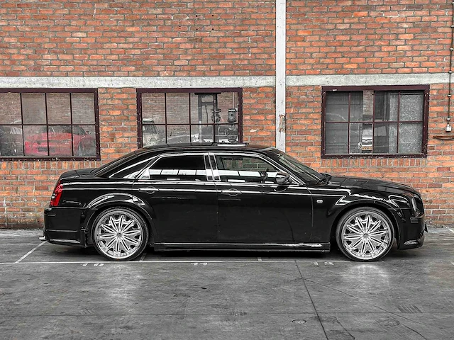 Chrysler 300c hemi 5.7 v8 340pk 2006 youngtimer - afbeelding 2 van  44