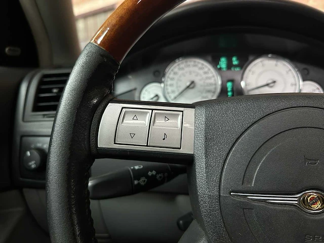 Chrysler 300c hemi 5.7 v8 340pk 2006 youngtimer - afbeelding 16 van  44