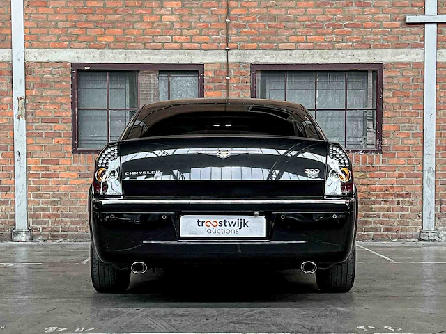 Chrysler 300c hemi 5.7 v8 340pk 2006 youngtimer - afbeelding 5 van  40