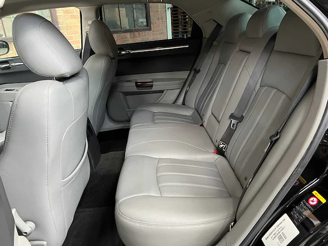 Chrysler 300c hemi 5.7 v8 340pk 2006 youngtimer - afbeelding 26 van  40