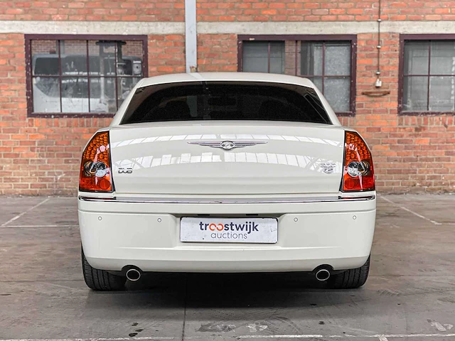 Chrysler 300c hemi 5.7 v8 340pk 2006 youngtimer - afbeelding 4 van  38