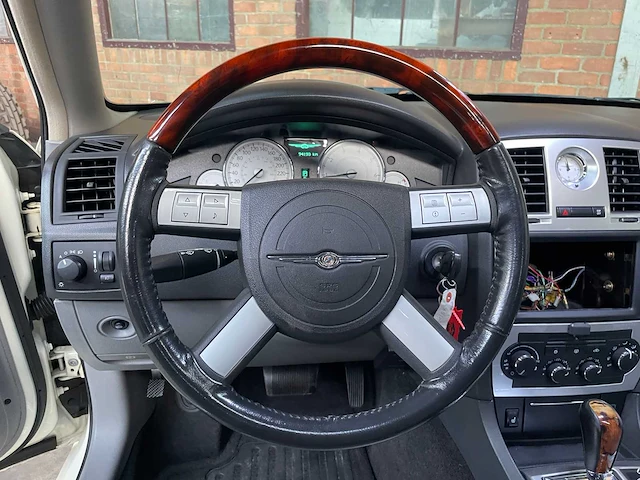 Chrysler 300c hemi 5.7 v8 340pk 2006 youngtimer - afbeelding 10 van  38