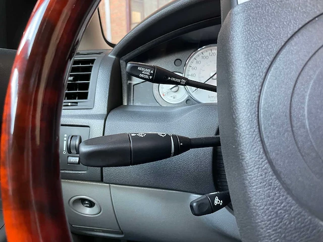 Chrysler 300c hemi 5.7 v8 340pk 2006 youngtimer - afbeelding 16 van  38