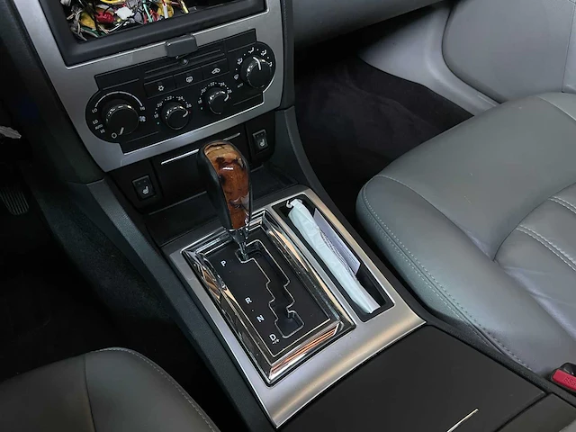 Chrysler 300c hemi 5.7 v8 340pk 2006 youngtimer - afbeelding 18 van  38