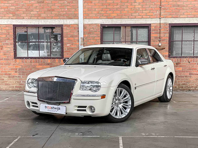 Chrysler 300c hemi 5.7 v8 340pk 2006 youngtimer - afbeelding 12 van  38