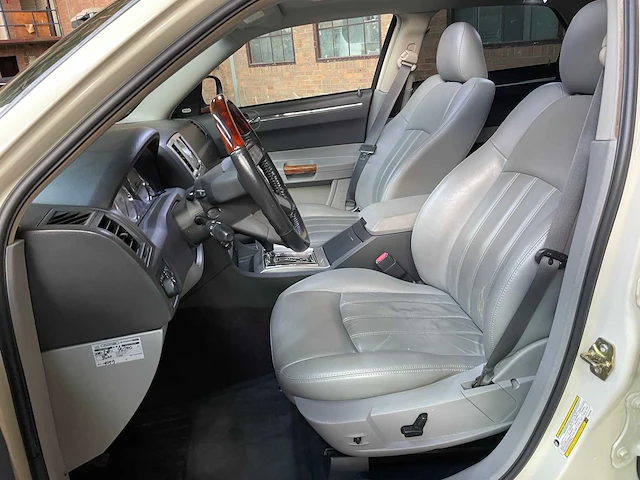 Chrysler 300c hemi 5.7 v8 340pk 2006 youngtimer - afbeelding 27 van  38