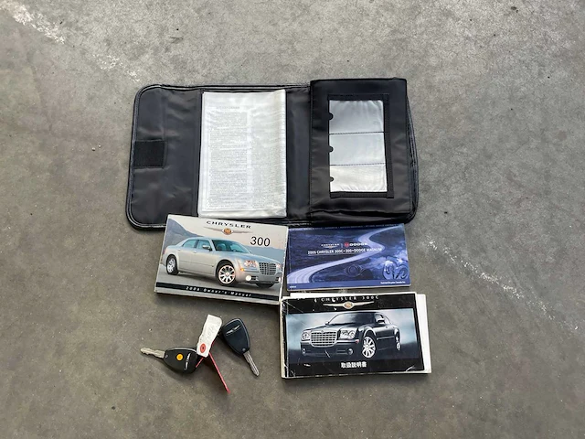 Chrysler 300c hemi 5.7 v8 340pk 2006 youngtimer - afbeelding 32 van  38