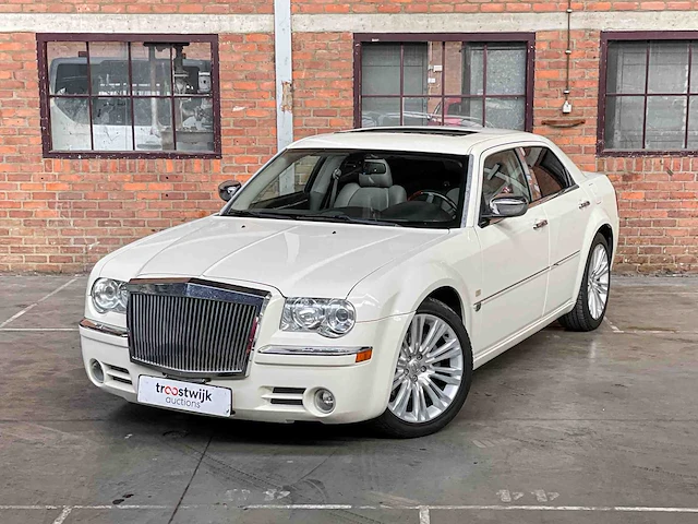 Chrysler 300c hemi 5.7 v8 340pk 2006 youngtimer - afbeelding 33 van  38