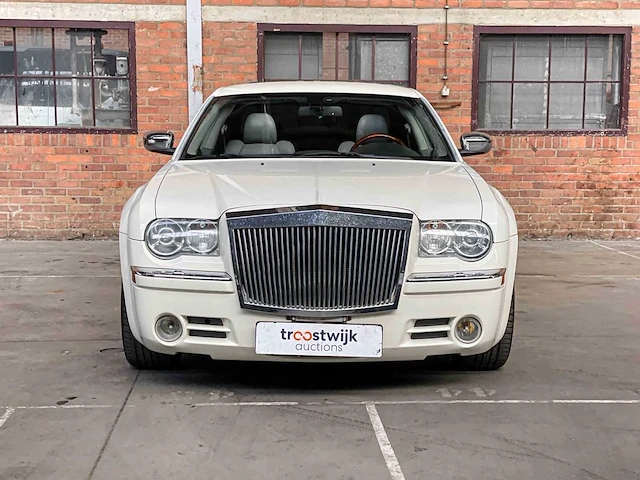 Chrysler 300c hemi 5.7 v8 340pk 2006 youngtimer - afbeelding 34 van  38