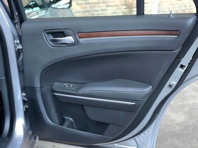 Chrysler 300c ld hemi facelift 5.7 v8 367pk 2014 - afbeelding 20 van  49