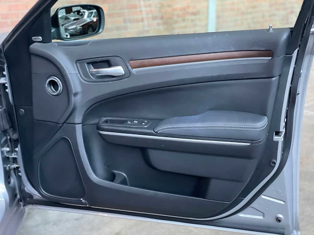 Chrysler 300c ld hemi facelift 5.7 v8 367pk 2014 - afbeelding 21 van  49