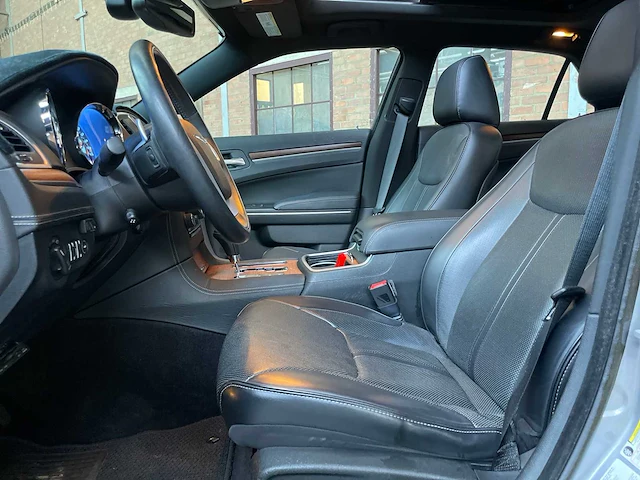 Chrysler 300c ld hemi facelift 5.7 v8 367pk 2014 - afbeelding 36 van  49