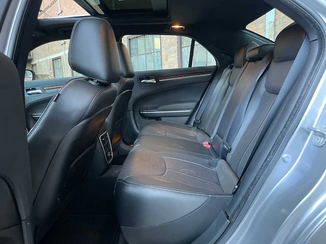 Chrysler 300c ld hemi facelift 5.7 v8 367pk 2014 - afbeelding 40 van  49