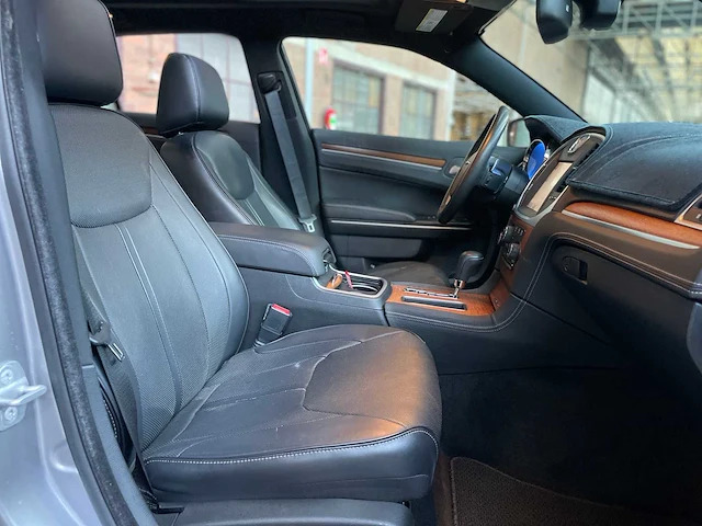 Chrysler 300c ld hemi facelift 5.7 v8 367pk 2014 - afbeelding 44 van  49