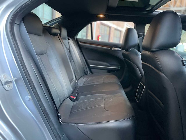 Chrysler 300c ld hemi facelift 5.7 v8 367pk 2014 - afbeelding 43 van  49