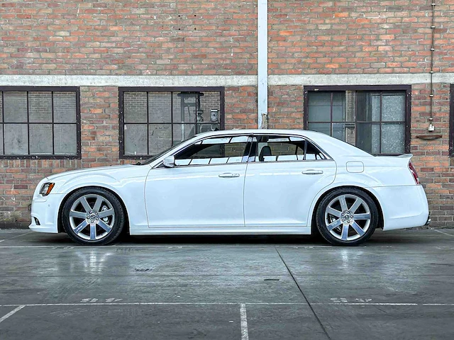 Chrysler 300c srt8 facelift 6.1 v8 477pk 2012 - afbeelding 9 van  41