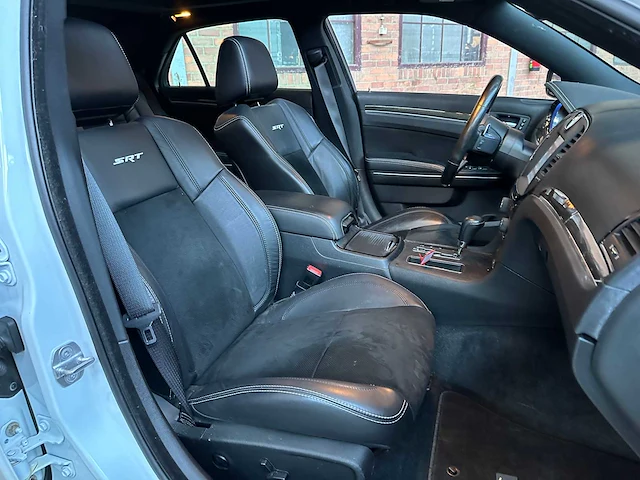 Chrysler 300c srt8 facelift 6.1 v8 477pk 2012 - afbeelding 33 van  41