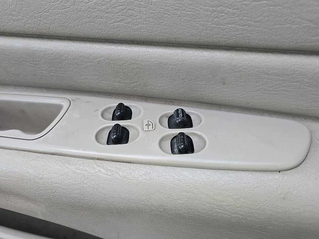 Chrysler sebring cabrio 2.7 limited , 40-ngx-8 - afbeelding 2 van  16