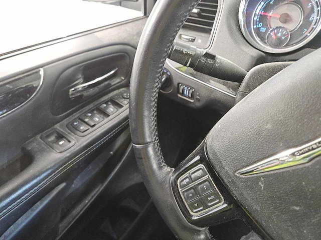 Chrysler town & country 3.6 v6 , ; rs-326-t - afbeelding 10 van  19