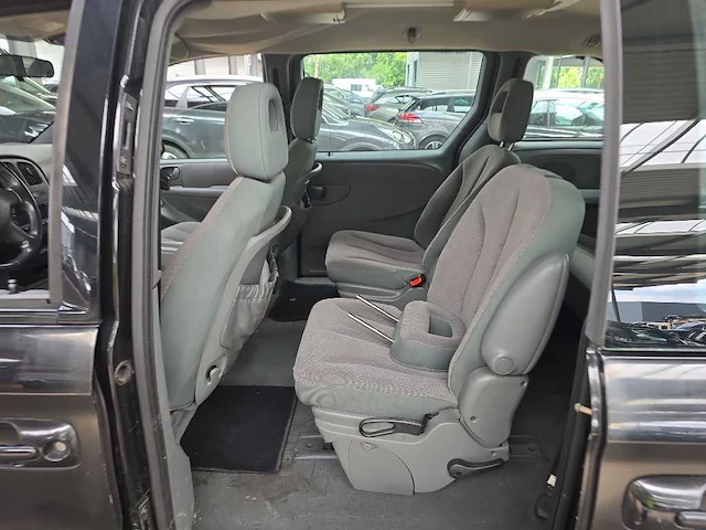 Chrysler voyager 2.4i business edition 7 persoons 2007 | 08-xg-fj - afbeelding 7 van  17