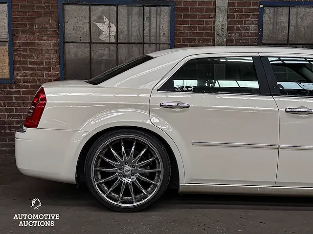 Chrystler 300c hemi 5.7 v8 340pk 2005 -youngtimer- - afbeelding 3 van  54