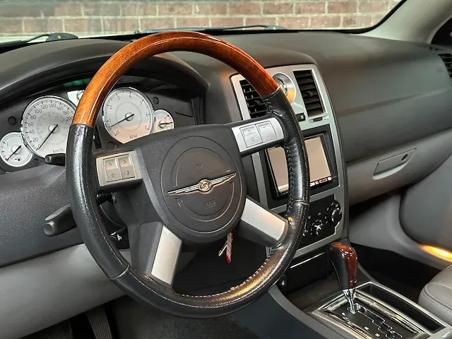 Chrystler 300c hemi 5.7 v8 340pk 2005 -youngtimer- - afbeelding 16 van  54