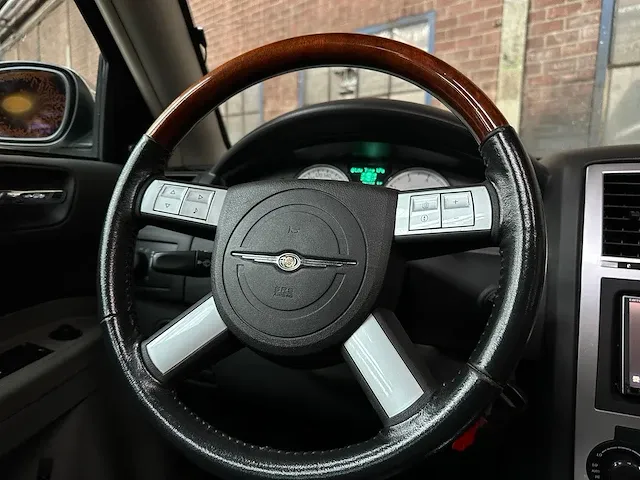Chrystler 300c hemi 5.7 v8 340pk 2005 -youngtimer- - afbeelding 19 van  54