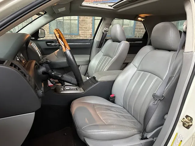 Chrystler 300c hemi 5.7 v8 340pk 2005 -youngtimer- - afbeelding 38 van  54