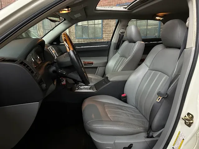 Chrystler 300c hemi 5.7 v8 340pk 2005 -youngtimer- - afbeelding 39 van  54