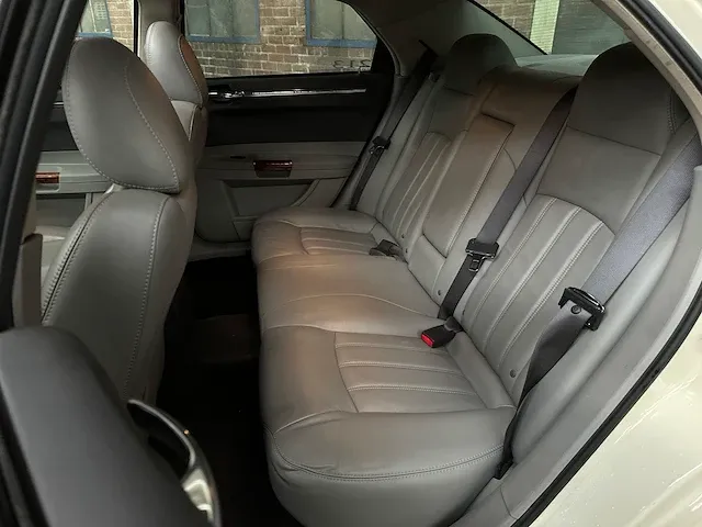 Chrystler 300c hemi 5.7 v8 340pk 2005 -youngtimer- - afbeelding 40 van  54