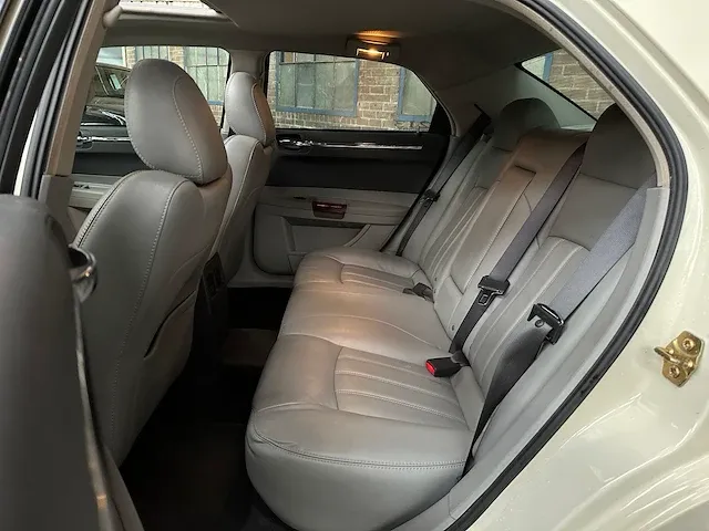 Chrystler 300c hemi 5.7 v8 340pk 2005 -youngtimer- - afbeelding 41 van  54