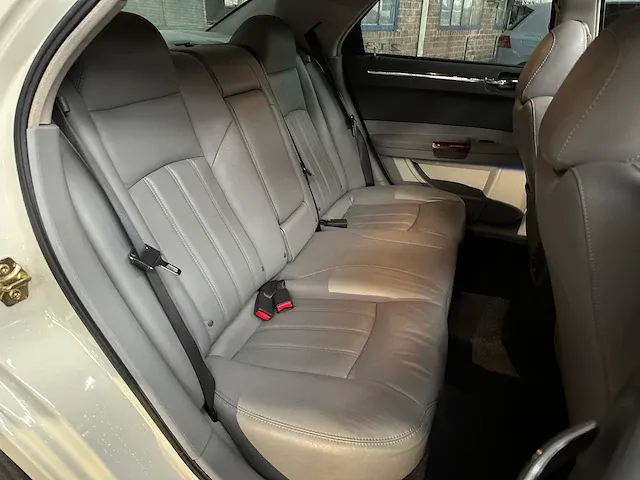 Chrystler 300c hemi 5.7 v8 340pk 2005 -youngtimer- - afbeelding 44 van  54