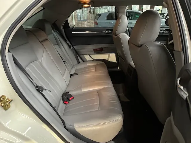 Chrystler 300c hemi 5.7 v8 340pk 2005 -youngtimer- - afbeelding 46 van  54